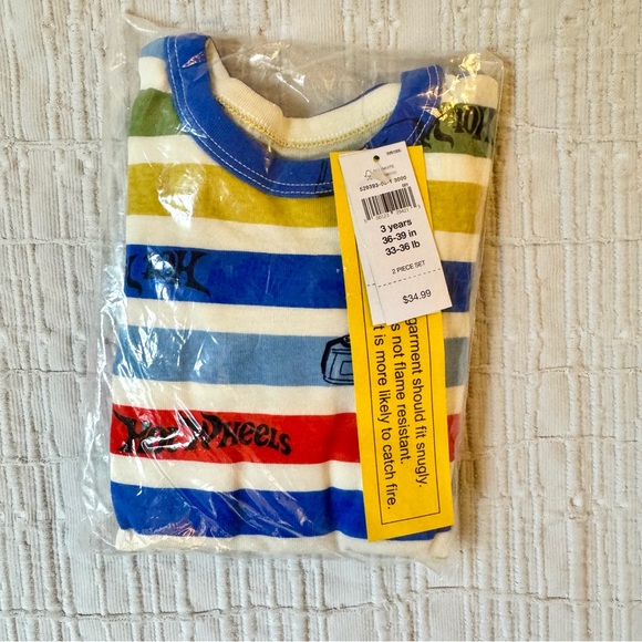 🏷️GAP Kids HOT WHEELS Organic Cotton PJ Set - Picture 3 of 4